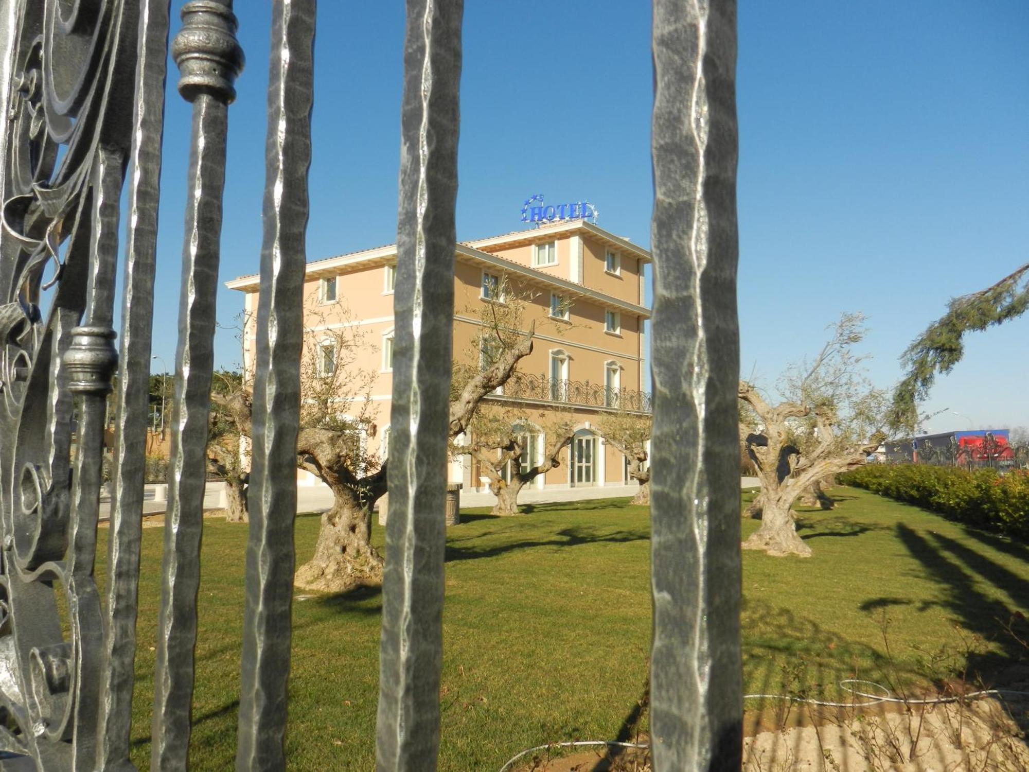 Hotel Villa Michelangelo Citta Sant'Angelo Exterior photo