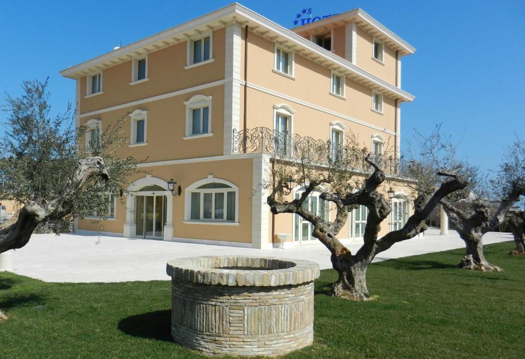 Hotel Villa Michelangelo Citta Sant'Angelo Exterior photo