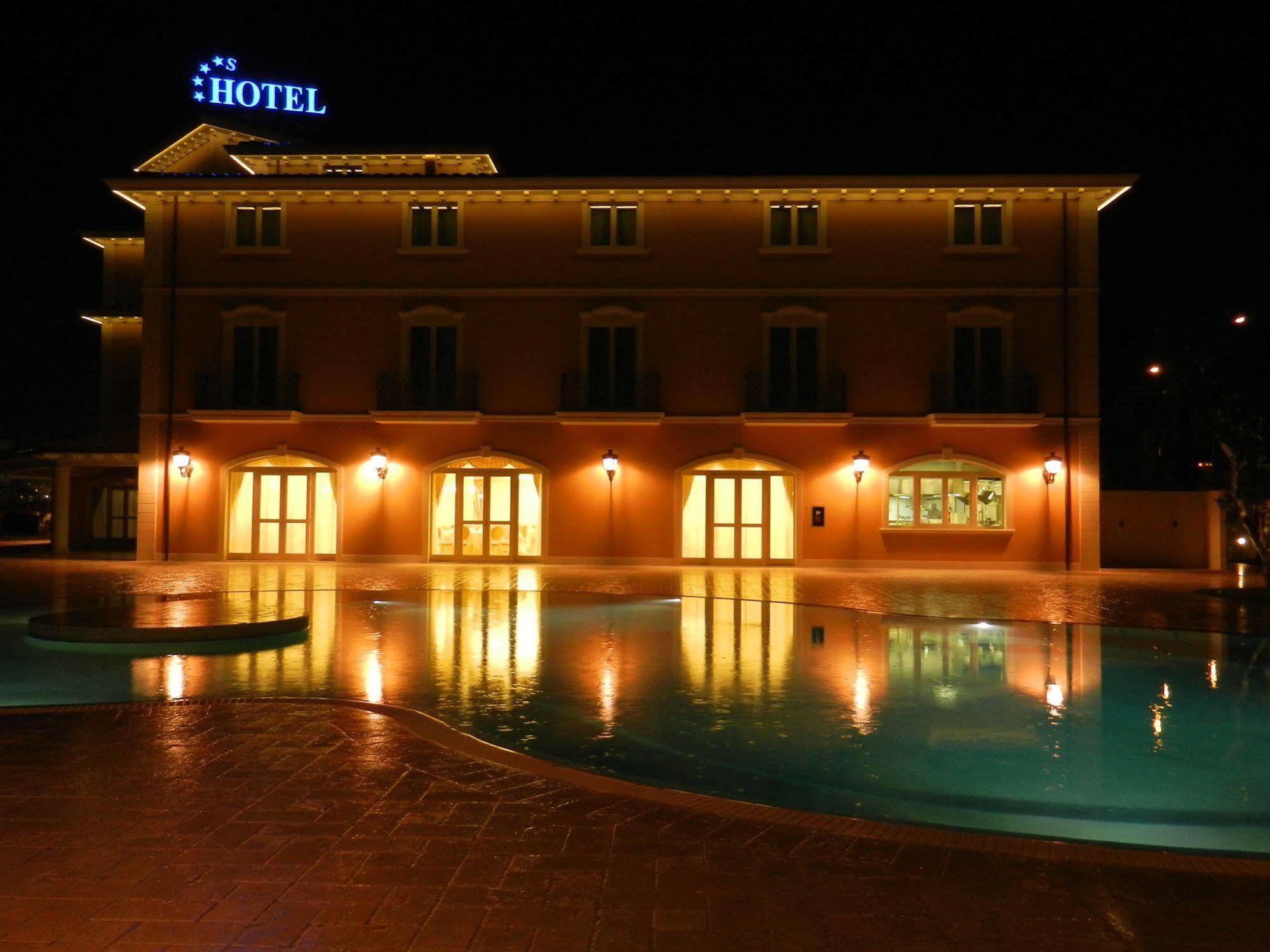 Hotel Villa Michelangelo Citta Sant'Angelo Exterior photo